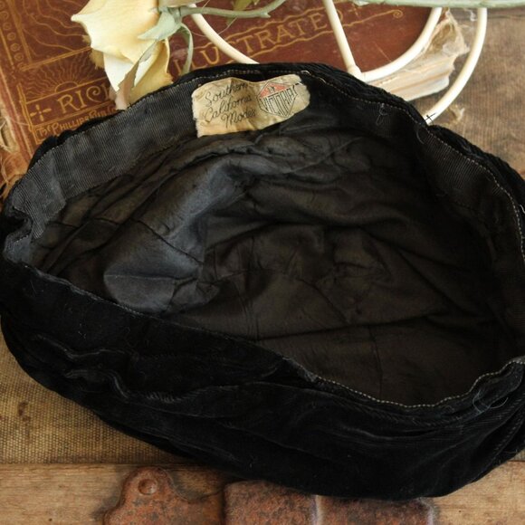 Vintage 1920s Cloche Hat, Black Velvet Southern California Modes Victoria main image 9